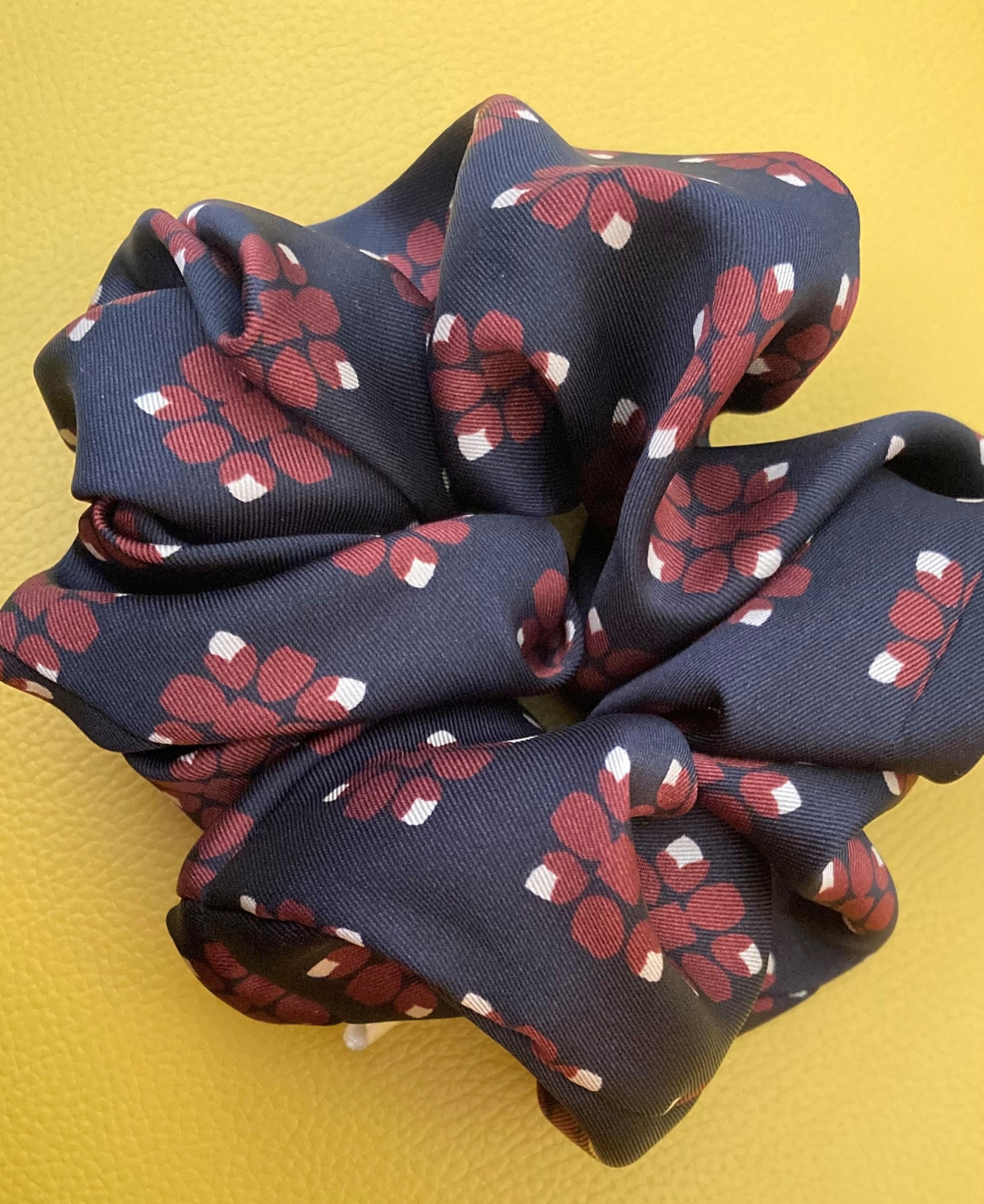 Dot scrunchie